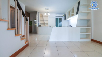 *****ทาวน์เฮ้าส์มือสองย่านลาดพร้าว ม.คาซ่าซิตี้ ลาดพร้าว เนื้อที่กว้าง 27.50 ตร.ว. ฟังก์ชัน 3 ห้องนอน  4 ห้องน้ำ ทาวน์เฮ้าส์ตกแต่งสวย ในย่านอยู่อาศัย เหมาะกับการทำเป็น Home Office  ตั้งบนทำเลแห่งการเดินทาง ใกล้รถไฟฟ้าสายสีเหลือง "สถานีลาดพร้าว101" และจุดขึ้นทางด่วน "เอกมัย-รามอินทรา" จองเลย!!